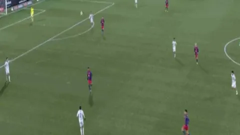 皮克對西甲賽程發表批評，質疑德容紅牌判決失當